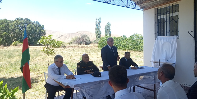 Qobustan Rayon İcra Hakimiyyətinin başçısı Adil Məmmədov növbəti səyyar qəbulunu Qaracüzlü kənd sakinləri ilə keçirmişdir.