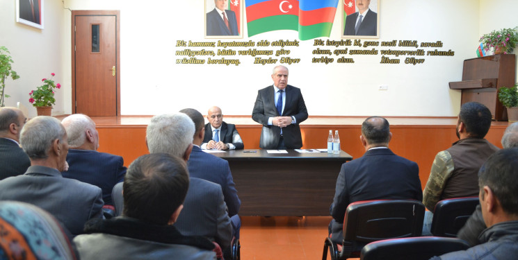 Qobustan Rayon İcra Hakimiyyətinin başçısı Adil Məmmədovun Qobustan şəhərinin sakinləri ilə səyyar qəbulu