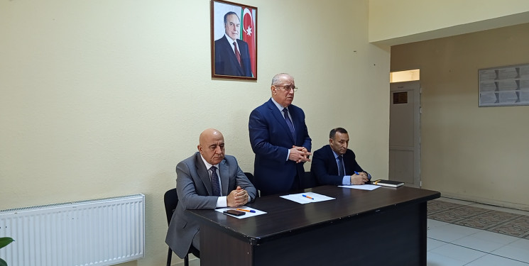 Martın 3 - də Qobustan Rayon İcra Hakimiyyətinin başçısı Adil Məmmədov növbəti səyyar qəbulunu Dərəkənd kənd sakinləri ilə keçirmişdir.